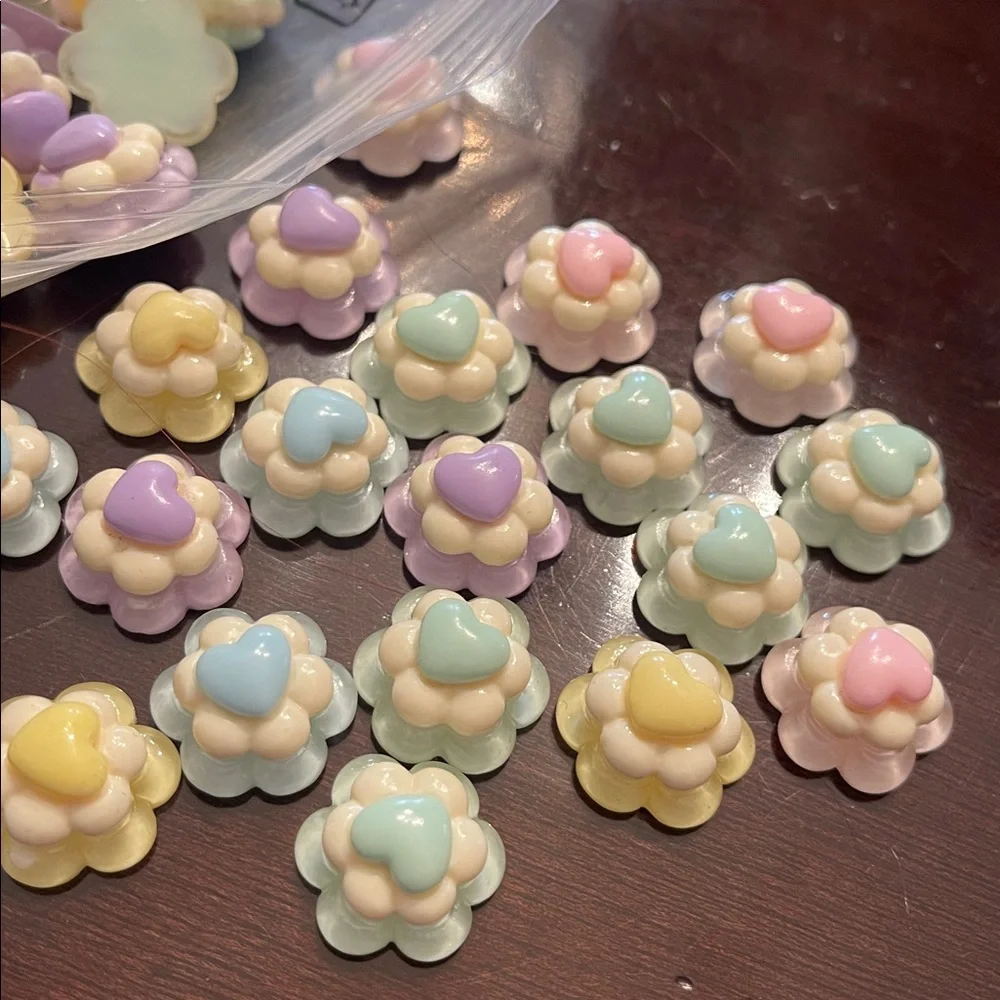 Pastel Flower-Shaped flat back charms flower with heart 116 total